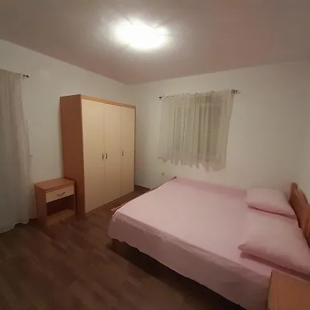 Marko * Podstrana